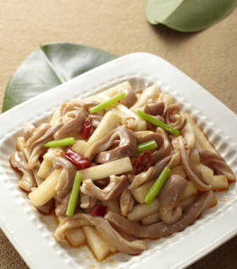 Geleneksel Çin mutfağı, kızarmış domuz eti ve ekşi turp.