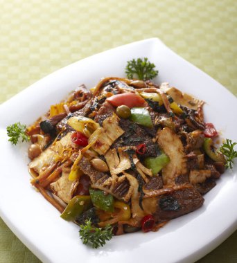 Geleneksel Çin mutfağı, kızarmış sığır sakatatı.