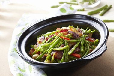 Geleneksel Çin mutfağı, haşlanmış domuz pastırması ve fasulye.