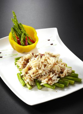 Geleneksel Çin yemeği, kızarmış kalamar.