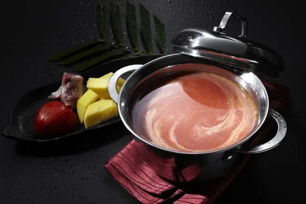 Traditional Chinese hot pot soup base, tomato soup