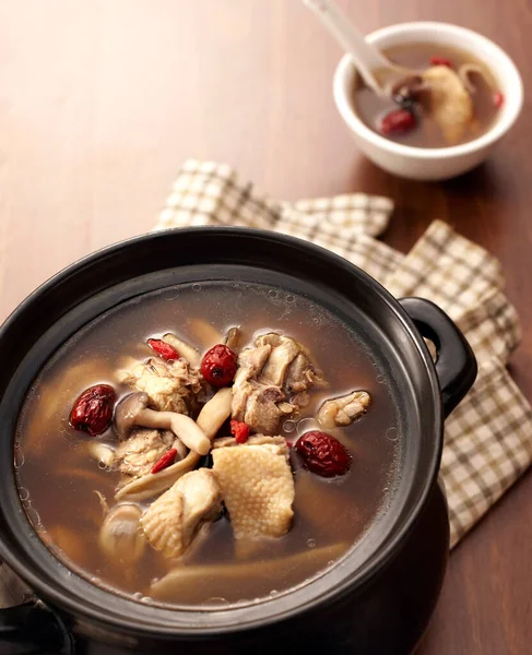 Tradiční Čínská Kuchyně Houba Kuřecí Polévka — Stock fotografie