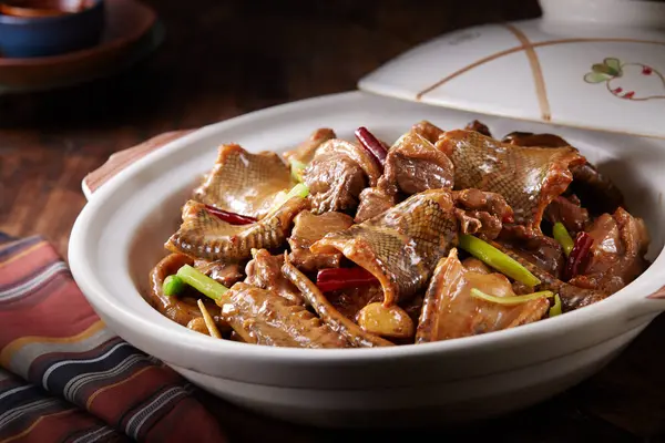 Geleneksel Çin Mutfağı Haşlanmış Yılan Eti — Stok fotoğraf