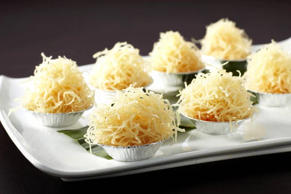 Lezzetli yemek, kızarmış karides köftesi.