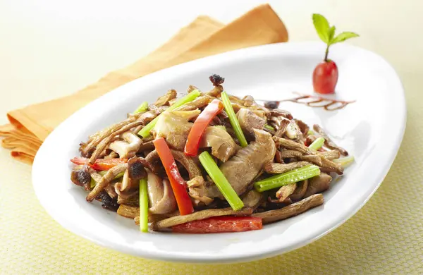 Traditionelle Chinesische Küche Gebratener Schweinebauch Mit Teebaumpilzen — Stockfoto