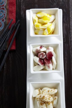 Geleneksel Çin yemeği, üç aromalı tatlı patates.