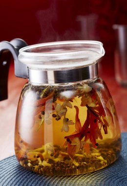 Çin tatlıları, kokulu çay.