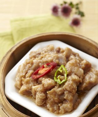 Çin yemeği, buğulanmış domuz pirzolası.