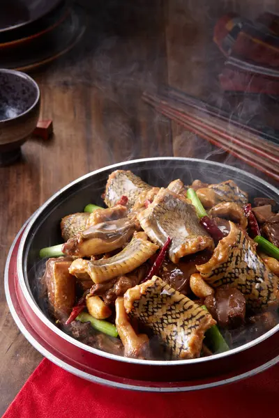 Geleneksel Çin Yemeği Haşlanmış Yılan — Stok fotoğraf