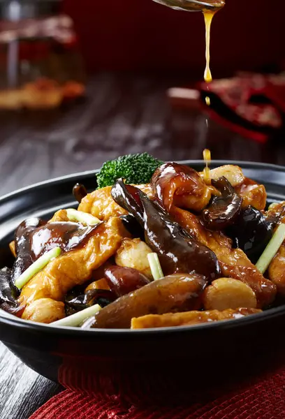 Παραδοσιακό Κινέζικο Φαγητό Τόφου Και Θαλασσινό Αγγούρι Κατσαρόλα — Φωτογραφία Αρχείου