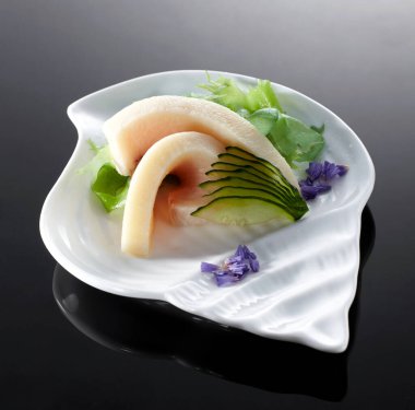 Lezzetli Japon yemekleri, balık sashimi 