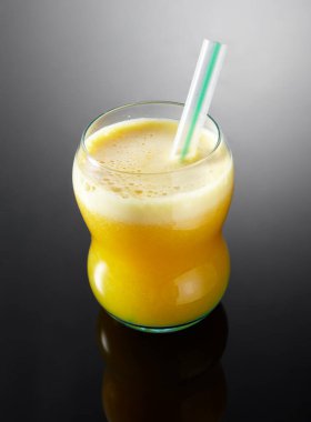 Lezzetli içecek, mango suyu.