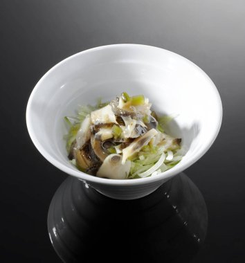 Taze ve lezzetli yemek, salata denizanası kafası.