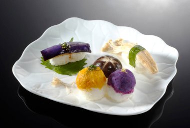 Japon mutfağı, vejetaryen suşi tabağı. 