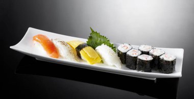 Japon mutfağı, deniz ürünleri suşi tabağı.