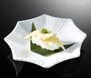 Japon yemeği, istiridye suşi.