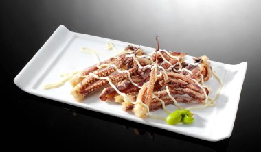 Japon mutfağı. arka planda kalamar dokunaç atıştırmalıkları