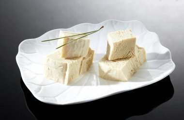 Taze sıcak çömlek malzemeleri, donmuş tofu.