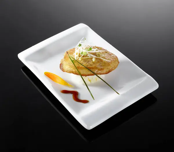 Pyszne Japońskie Jedzenie Moksybustion Grillowane Foie Gras Sushi — Zdjęcie stockowe