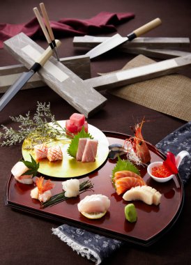 Japon kaiseki mutfağı, sashimi karışık tabağı.