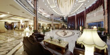 Modern bir restoranın içinde.