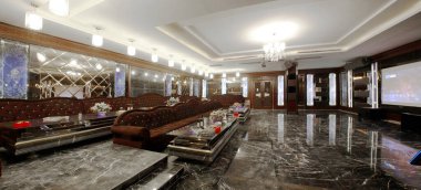 Modern bir otelin içinde.