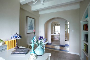 Modern bir evin içinde.