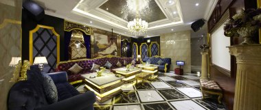 Modern otel odasının lüks içerisi.