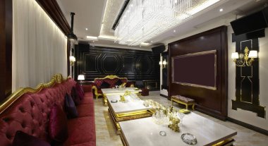 Kanepeli modern oturma odasının içi.