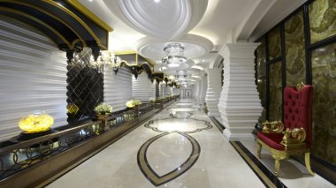 Modern bir otelin içinde.