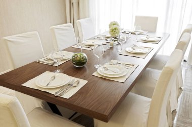 Bir olay partisi için tablo ayarlandı