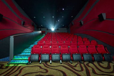 Koltuklu sinema salonu