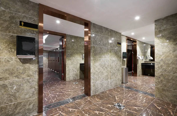 Lavabolu modern banyo.