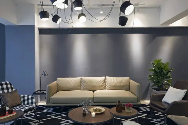 Modern oturma odasının içi.