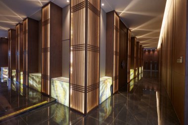 Otelin modern iç mekanı.