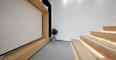 Modern bir ofiste ahşap duvar