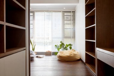 Modern bir oturma odasının modern iç tasarımı