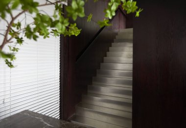 Modern bir otelin içinde.