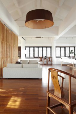 Modern bir evin içinde.