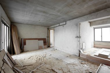 Eski binayla boş iç mekan