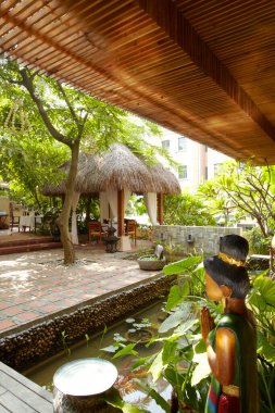 Şehirdeki güzel tropikal tatil köyü