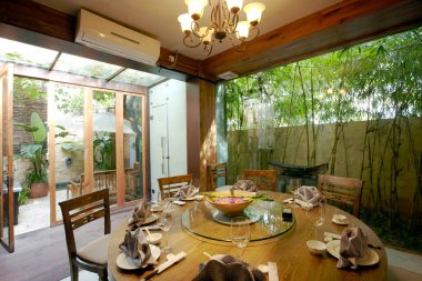 Modern bir evin içinde.