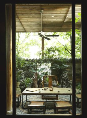 Modern bir otelin içinde.