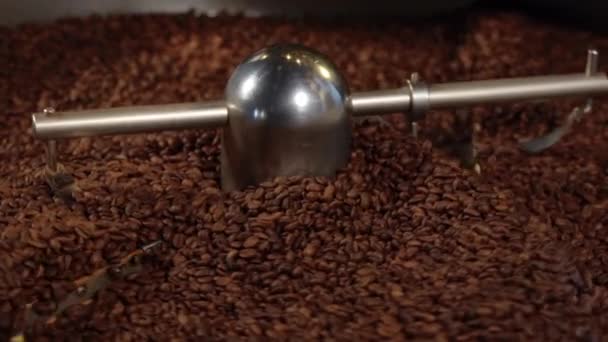 Zavřete Semínka Kávy Vonná Kávová Zrna Jsou Pražená Horká Aromatická — Stock video