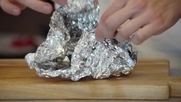 Filete Carne Papel Aluminio — Vídeo de stock