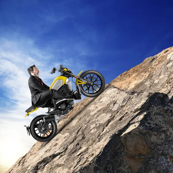 Gerente Una Moto Subiendo Montaña Imágenes De Stock Sin Royalties Gratis