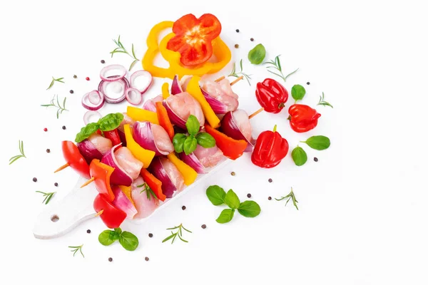 stock image Chicken Skewers meat.Raw chicken leg meat skewers with vegetables,peppers, onions,white background.Uncooked mixed meat skewer with peppers.Skewers with pieces of raw meat, red, yellow pepper.Top view.