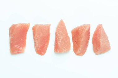 Çiğ tavuk. Dondurulmuş tavuk fileto... zeytinyağı ve sağlıklı yiyecekler. Donmuş hindi ya da kümes hayvanı eti..