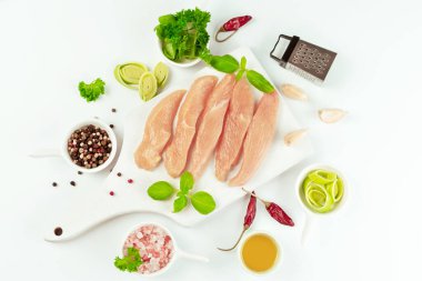 Tavuk göğsü filetoları. Kapatın. Çiğ tavuk filetosu. Kopya alanı. Perakende yiyecek..