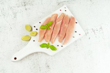 Tavuk göğsü filetoları. Kapatın. Çiğ tavuk filetosu. Kopya alanı. Perakende yiyecek..